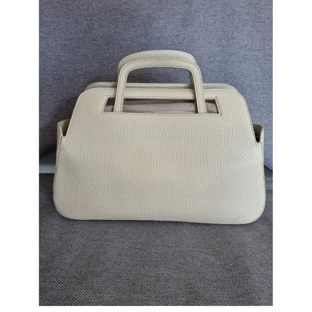 Loewe Cream Leather Women's Bag - Picture 3 of 7